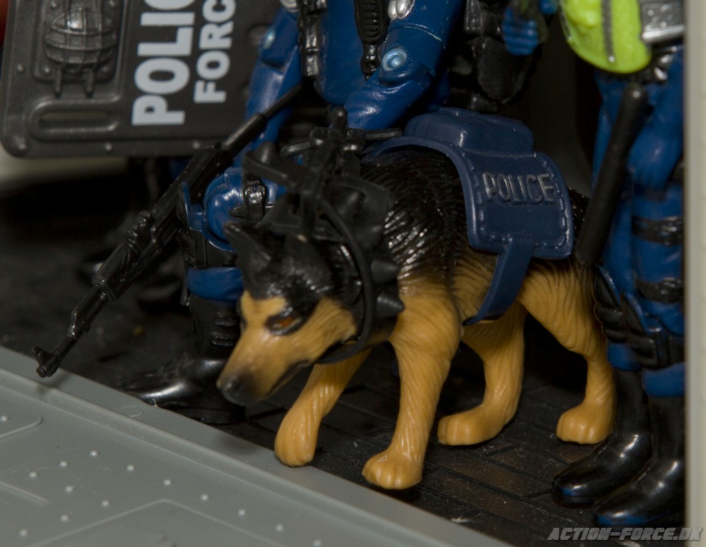 cobra_police02.jpg