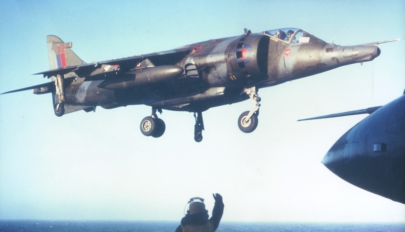 Harrier G_R_3 landing.jpg