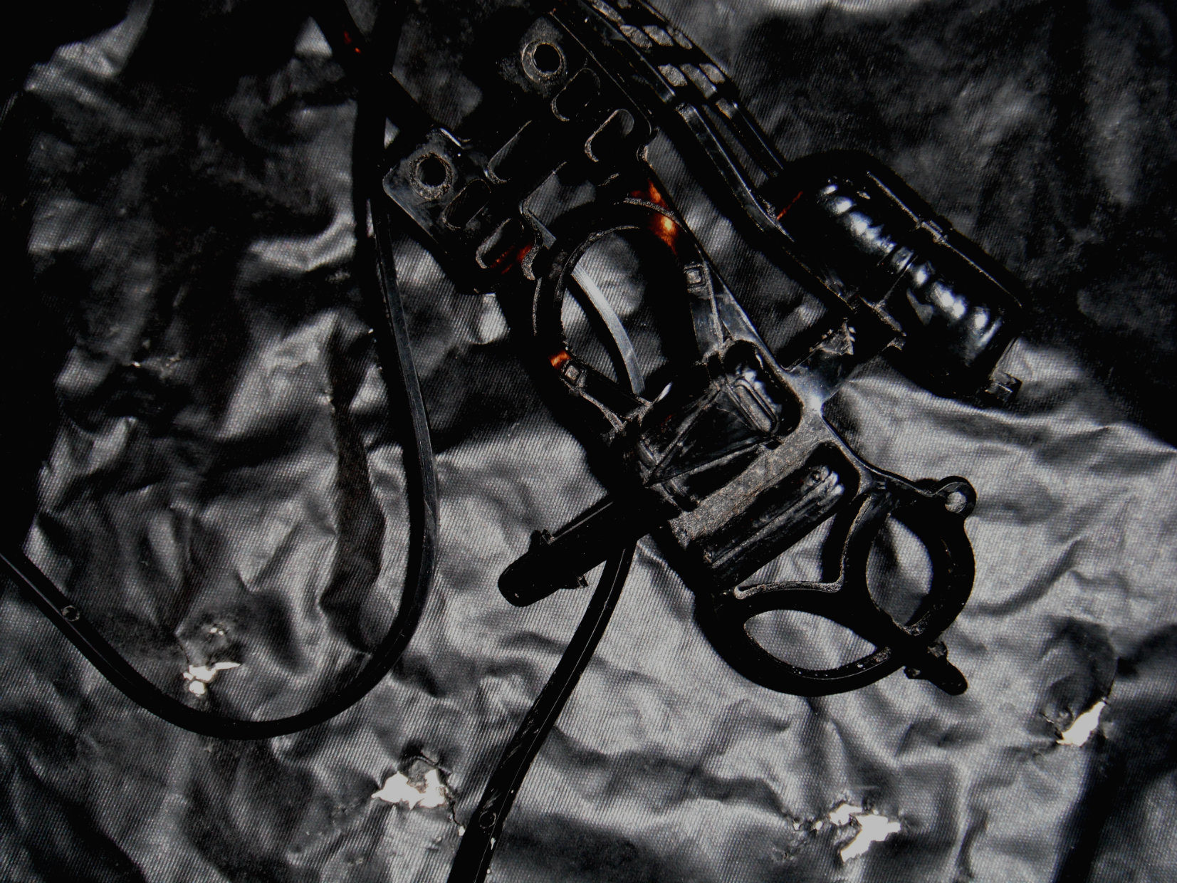 The harness has a bit of wear on the centre strap but it's nothing major.