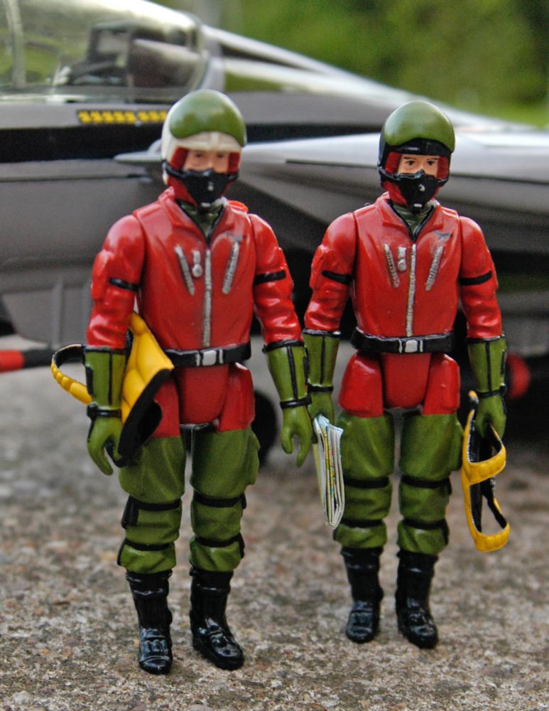 Silver Striker Pilots 01.jpg