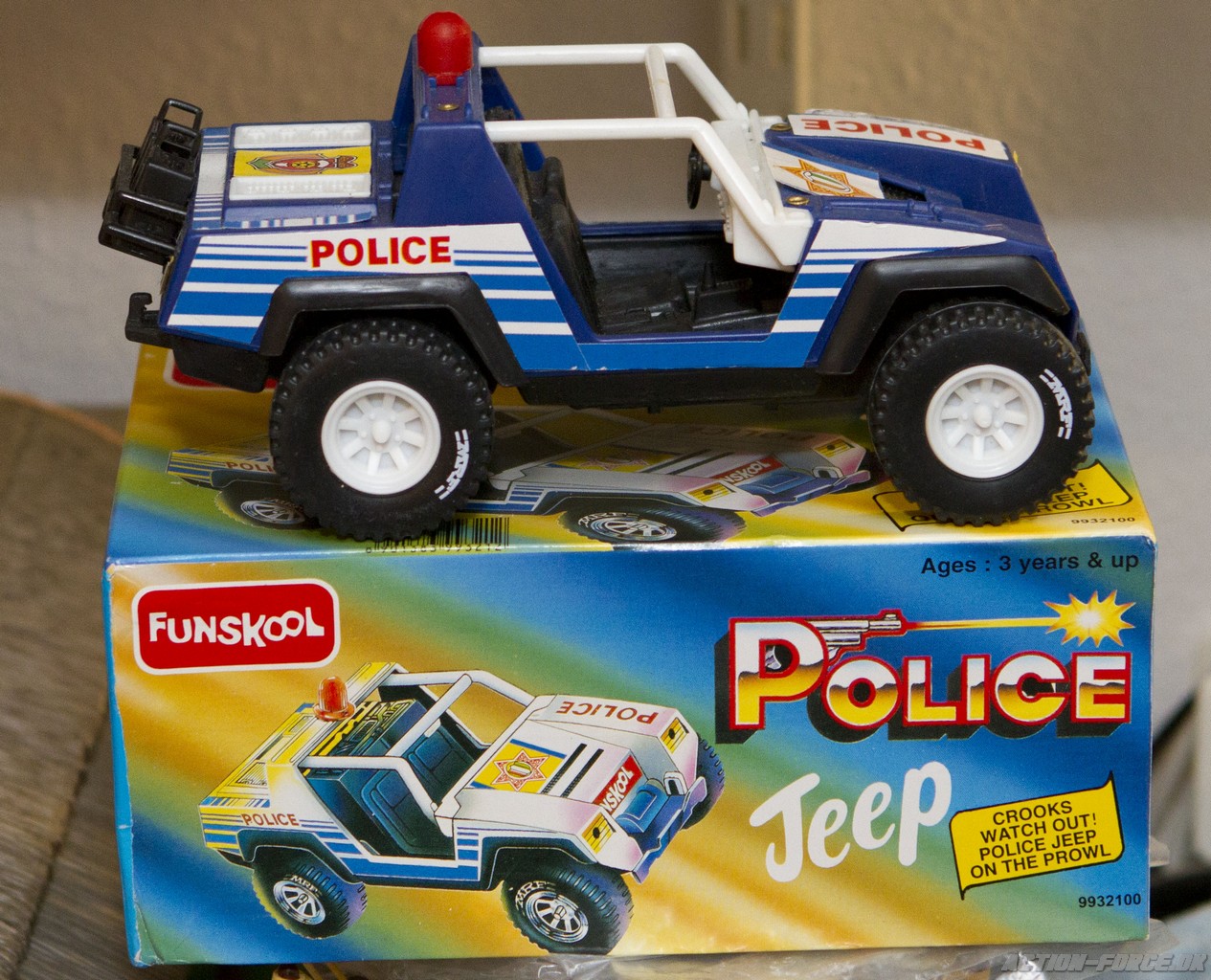 policejeep.jpg