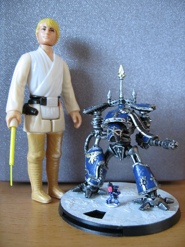 That's the same space marine standing under the Titan as Red Baron's firing the missile!